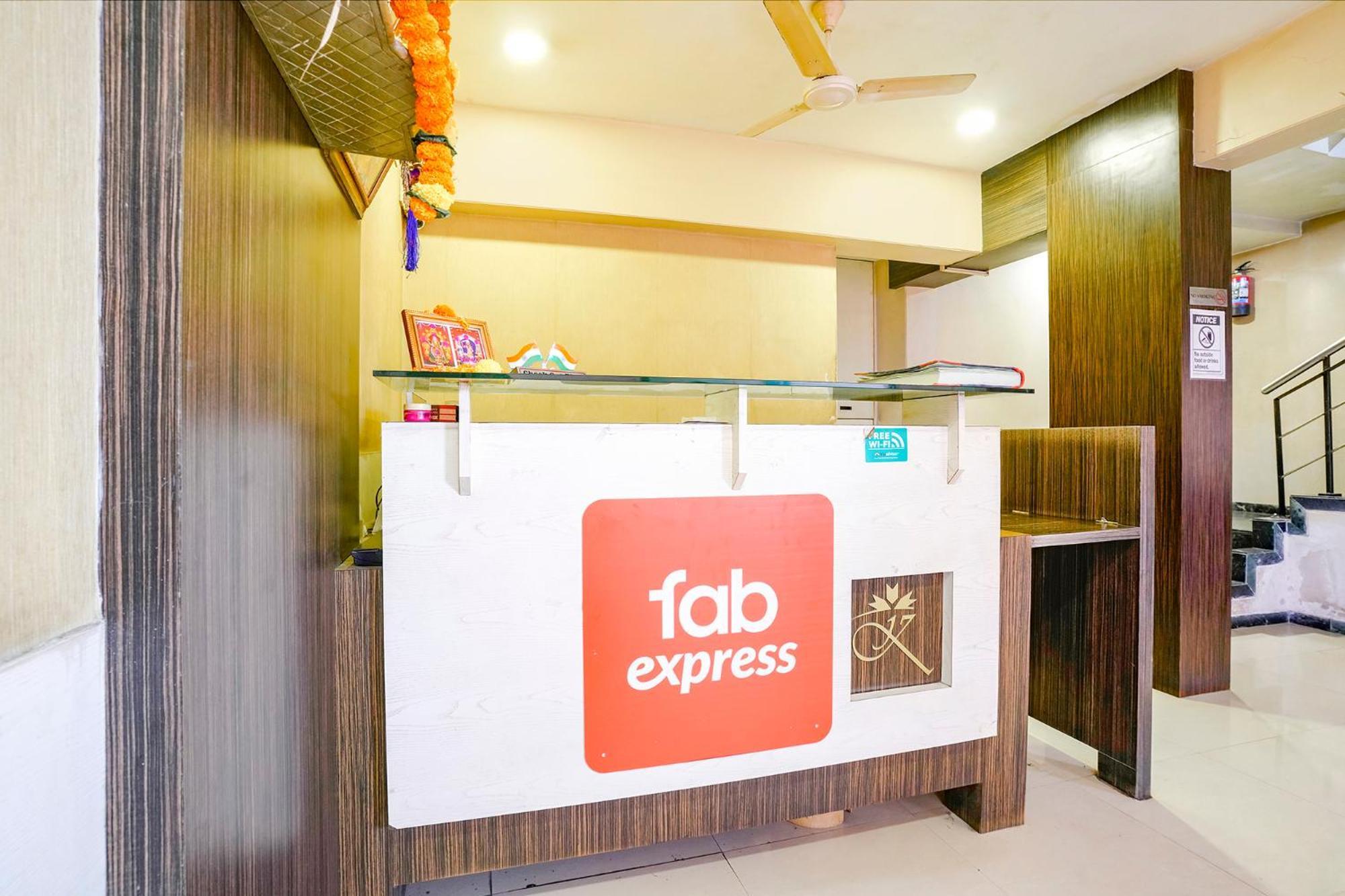ホテル Fabexpress Kuber - Nr Apmc Vashi, ナビムンバイ エクステリア 写真
